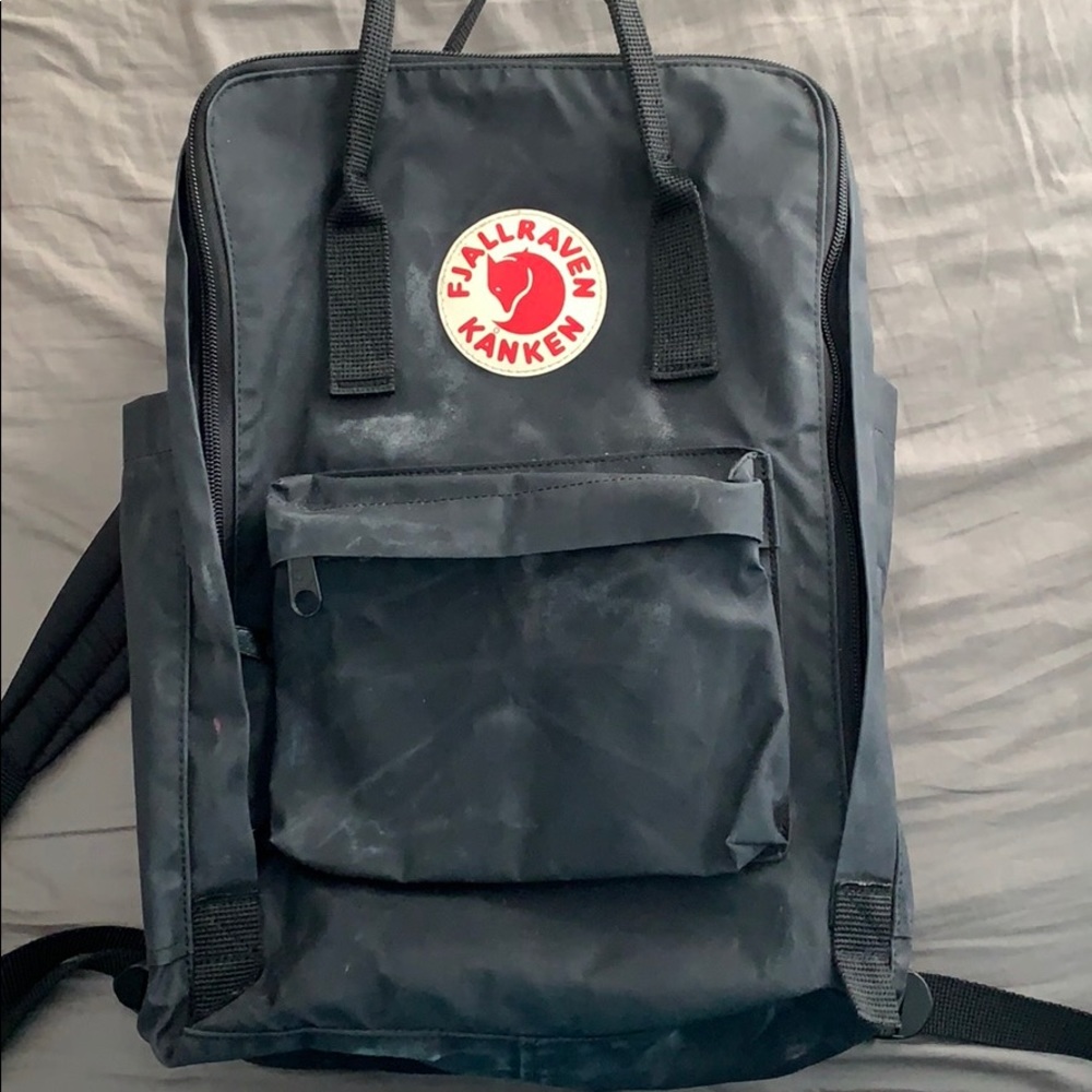 Black FJALLRAVEN KANKEN backpack